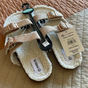 NWT Magellan Youth Glitter Buckle Faux Fur Slide
